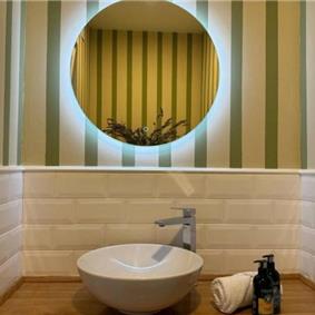 2 bedroom villa with heated pool & tennis court near Zadar, sleeps 4